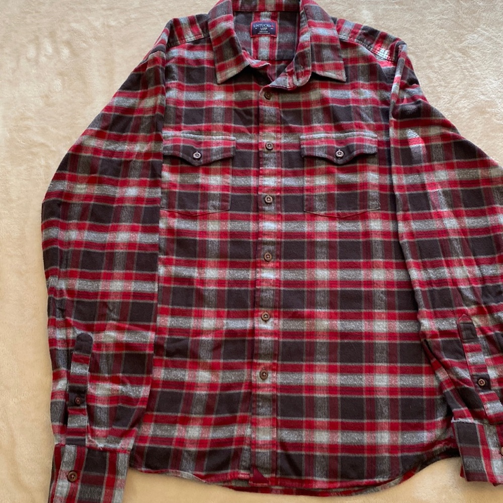 UNTUCKit Men’s button down shirt